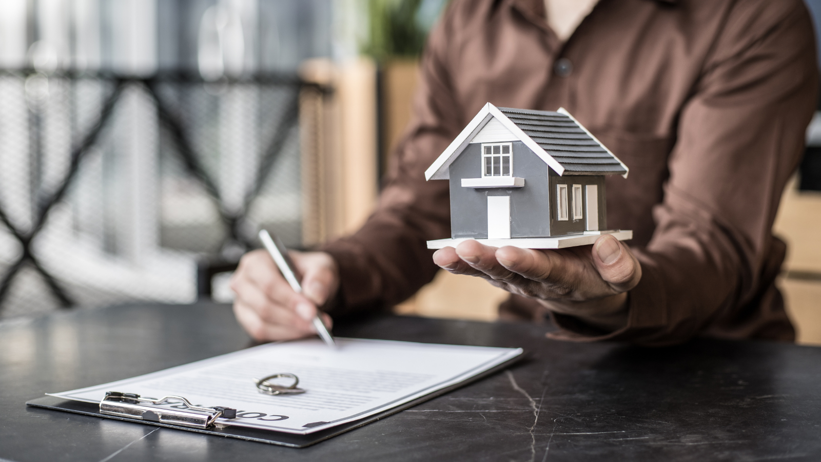 Le marché immobilier canadien ralentit en avril malgré quelques signes de stabilisation