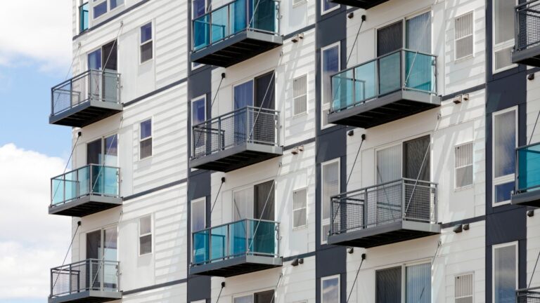 Montréal : les loyers cessent de grimper, mais le logement abordable demeure rare