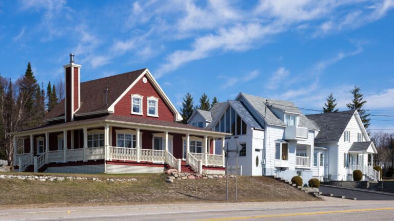 Les Canadiens empruntent moins pour acheter une maison, mais leurs dettes continuent d’augmenter