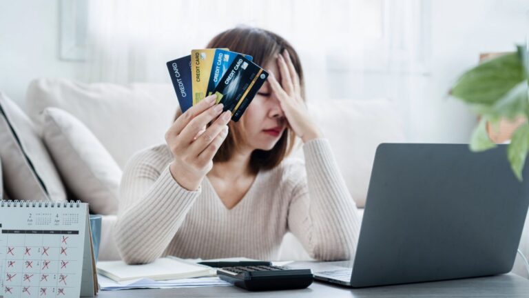 Le stress financier gagne du terrain au Québec : de plus en plus de ménages sous pression