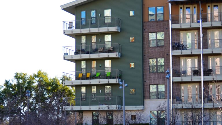 Frais de condo : ce que les acheteurs doivent vraiment vérifier avant d’acheter