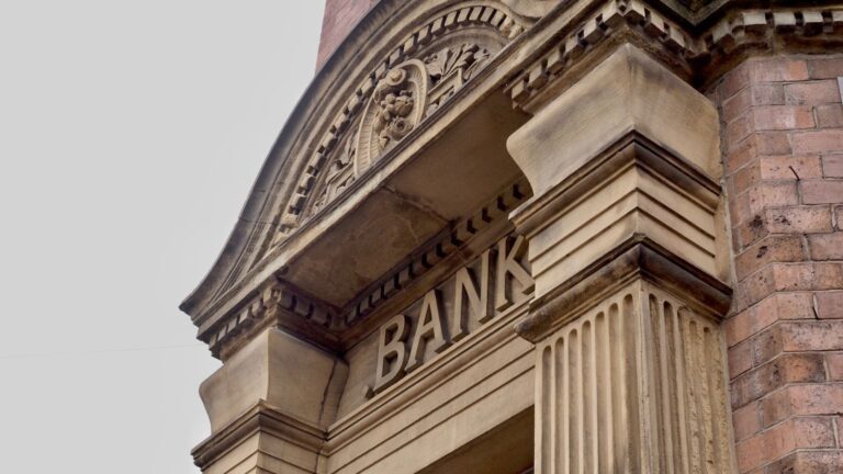 La Banque du Canada devrait garder son taux stable, entre inflation et reprise économique