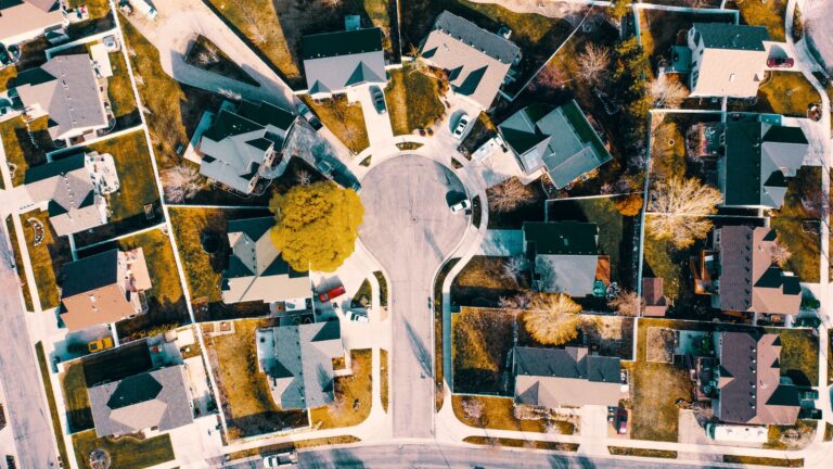 Immobilier 2026 : la SCHL revoit ses prévisions à la baisse au Canada