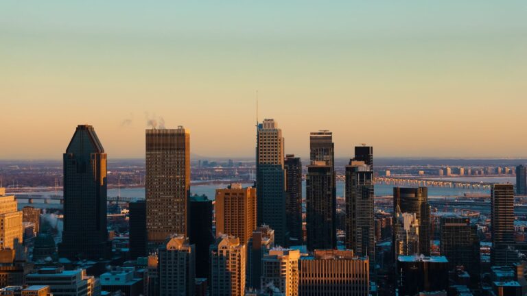 Montréal : les ventes immobilières chutent de 10 % en juillet, mais les prix continuent de grimper