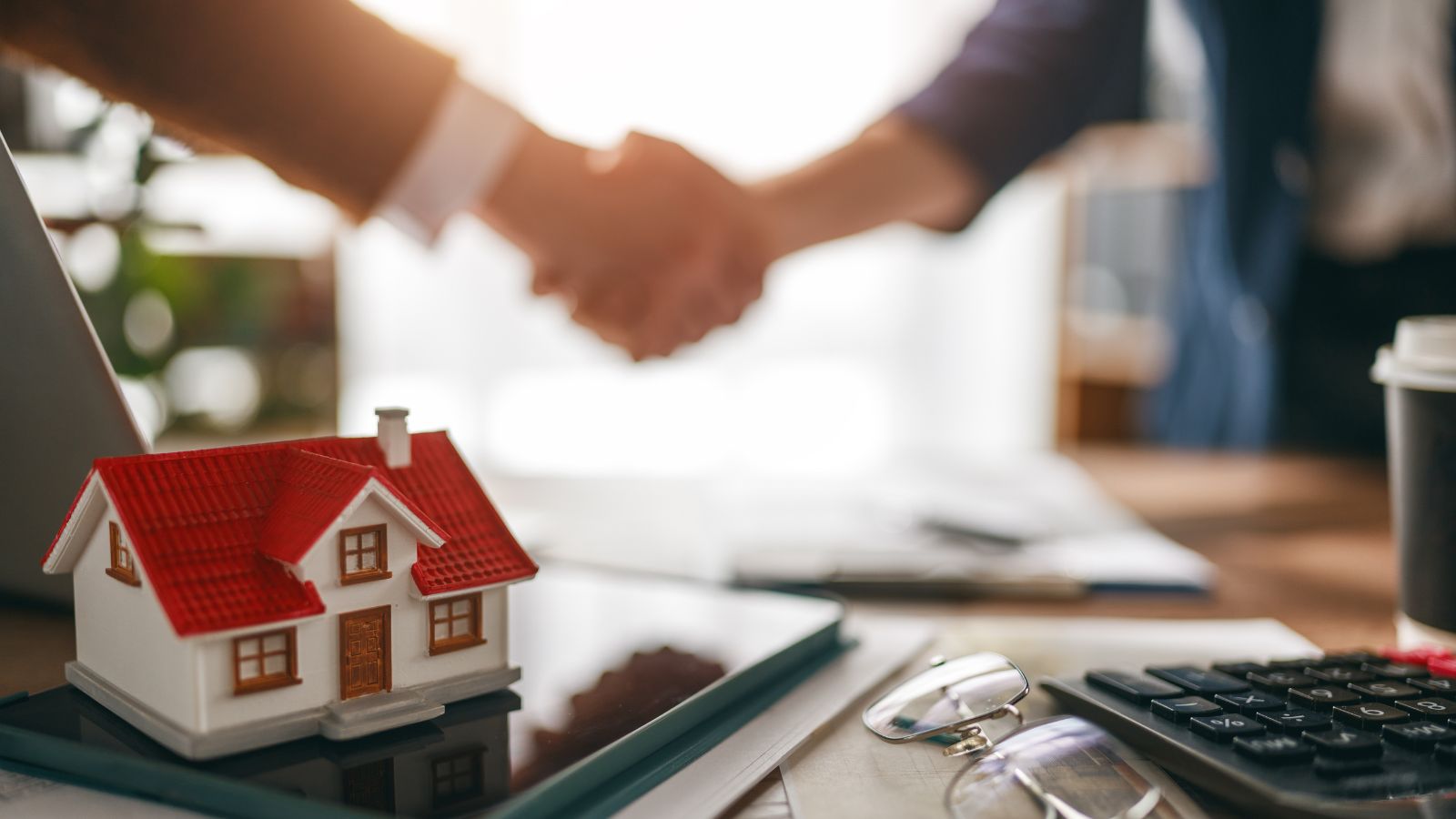 Immobilier canadien : les prix stagnent encore et la hausse des taux menace de casser la reprise