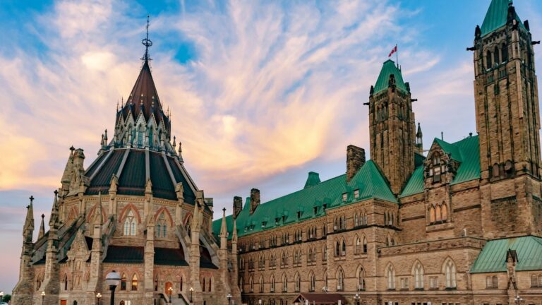 Immobilier : Ottawa pourrait rouvrir la porte aux acheteurs étrangers dès 2027